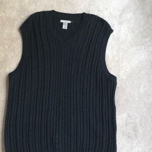 100 % fine merino wool XL sweater vest. Cutter & Buck academia